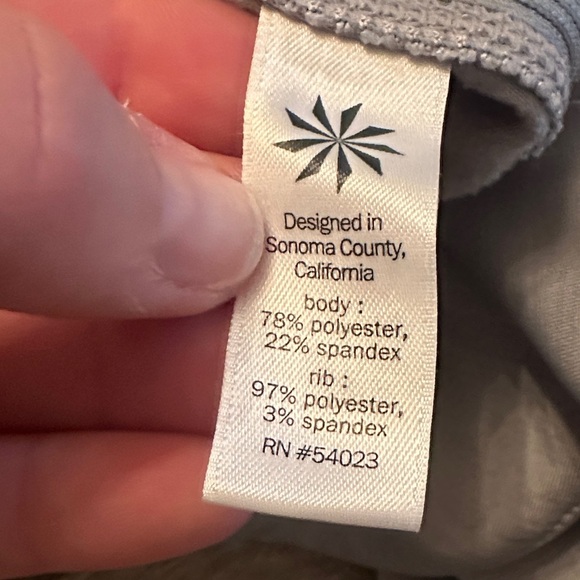 Athleta Light Gray mock Neck workout top kangaroo pockets thumb holes athleisure - Picture 7 of 7